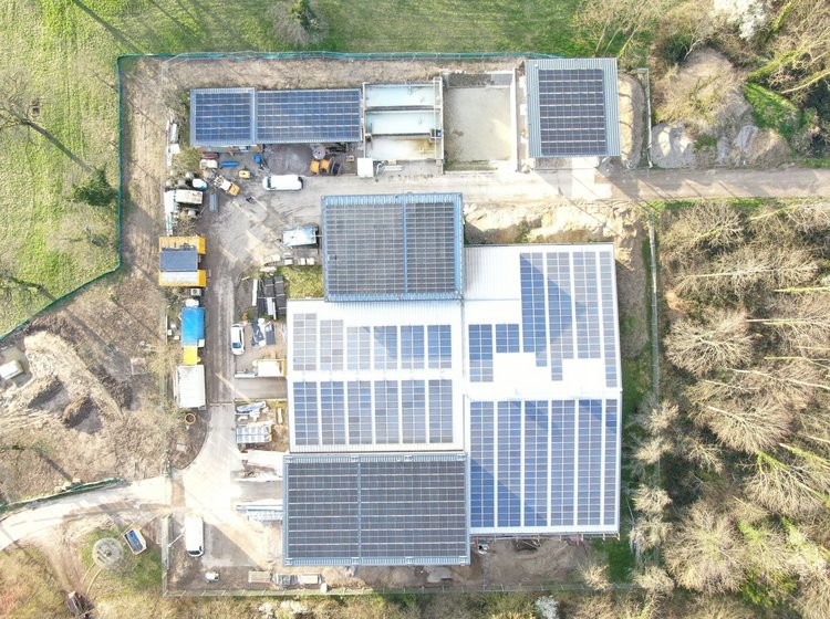  Senkrechte Luftaufnahme der Solaranlage bei SÜLZLE KOPF
