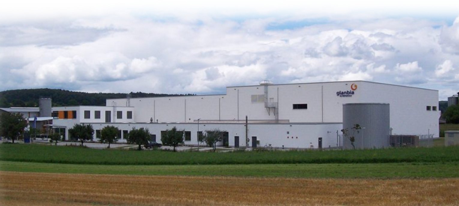 Außenansicht des Glanbia-Werksgebäudes Glanbia Produktionsstandort – Außenansicht des Gebäudes